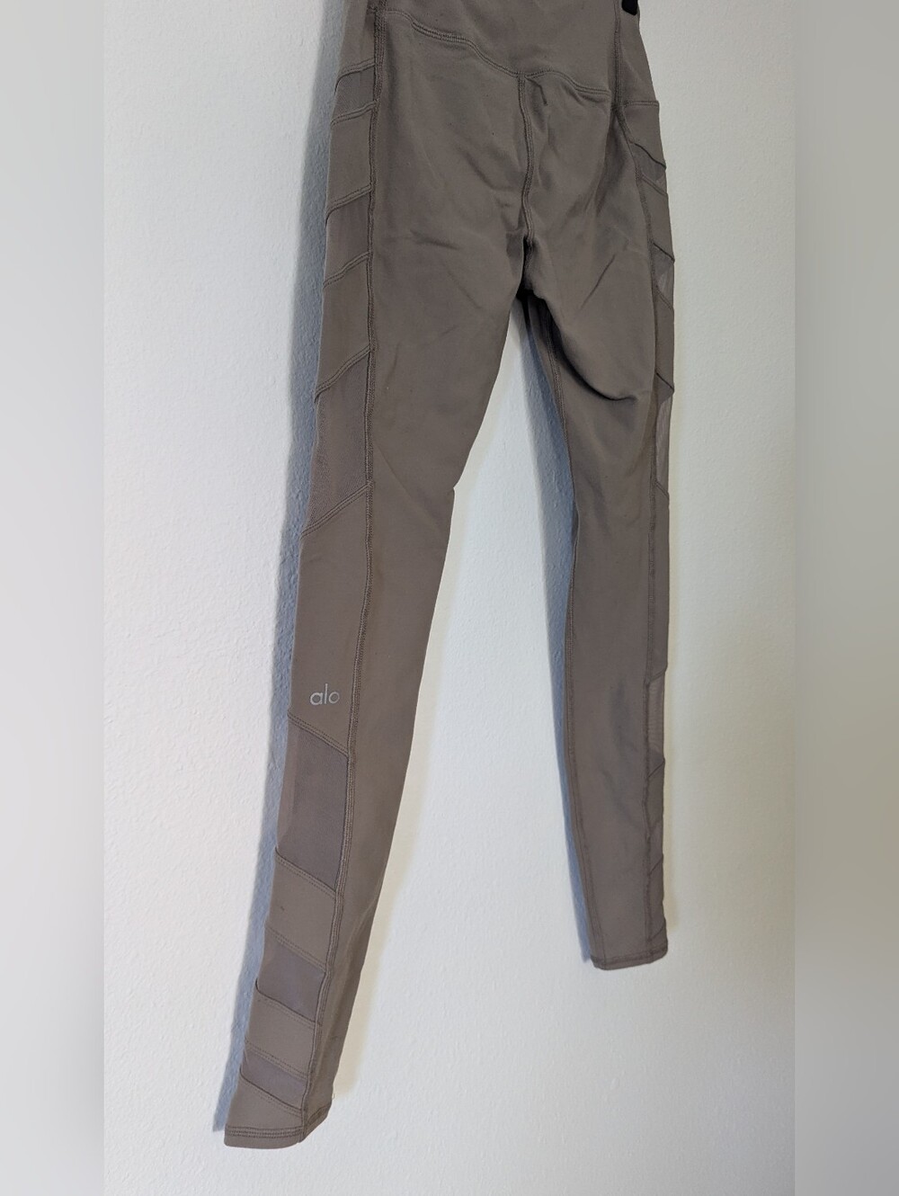 Alo High-Waist Leggings in Taupe
